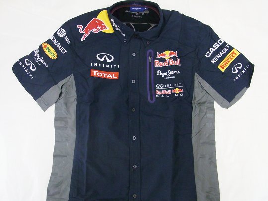 RedBull 2015年 チーム・エグゼクティブシャ