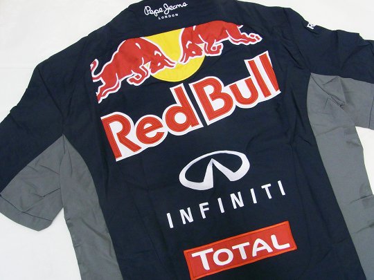 RedBull 2015年 チーム・エグゼクティブシャ